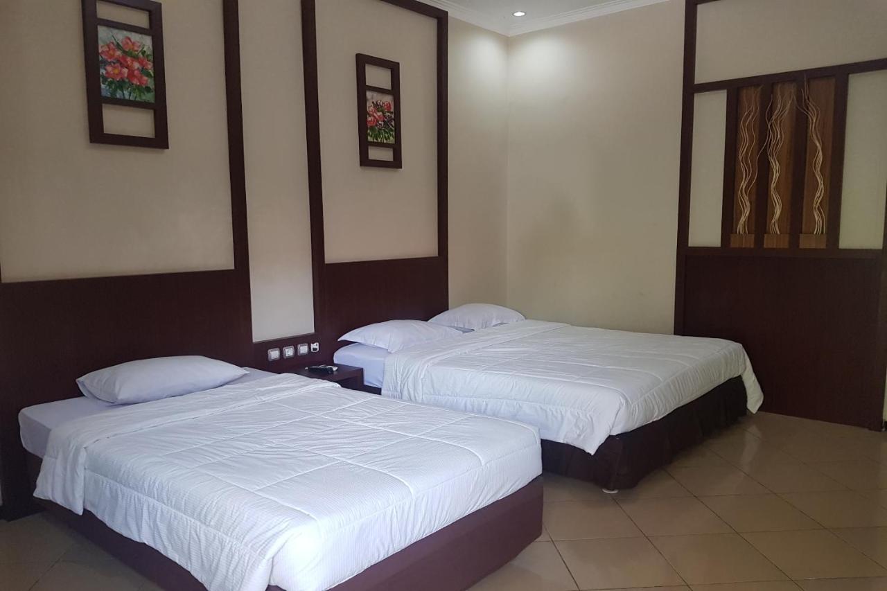 OYO 2671 Wisma Djaja Syariah Bojonegoro Bagian luar foto