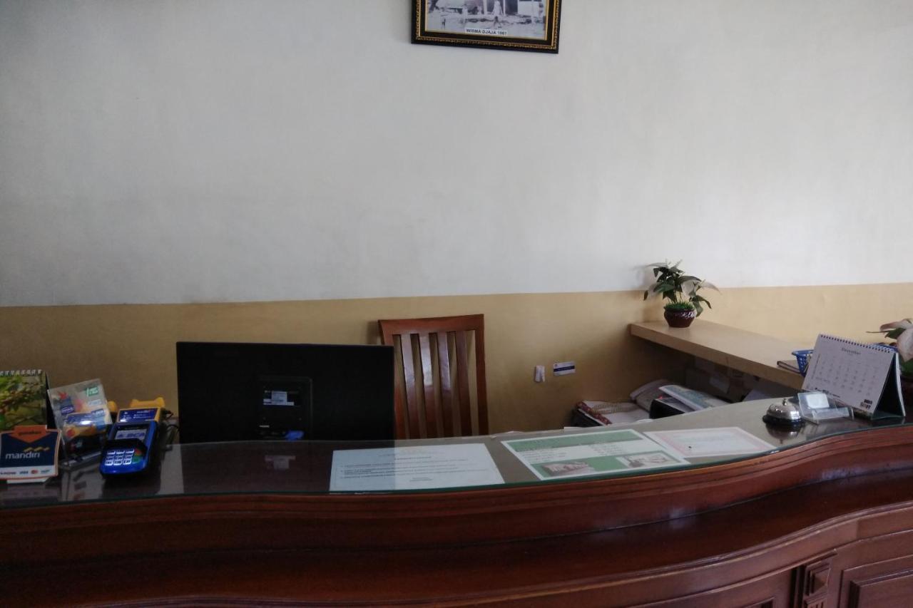 OYO 2671 Wisma Djaja Syariah Bojonegoro Bagian luar foto