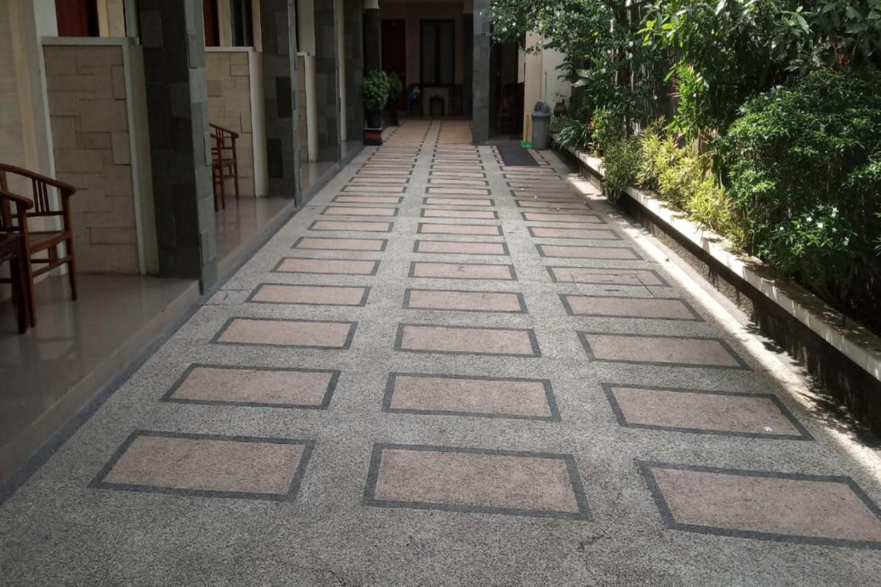 OYO 2671 Wisma Djaja Syariah Bojonegoro Bagian luar foto