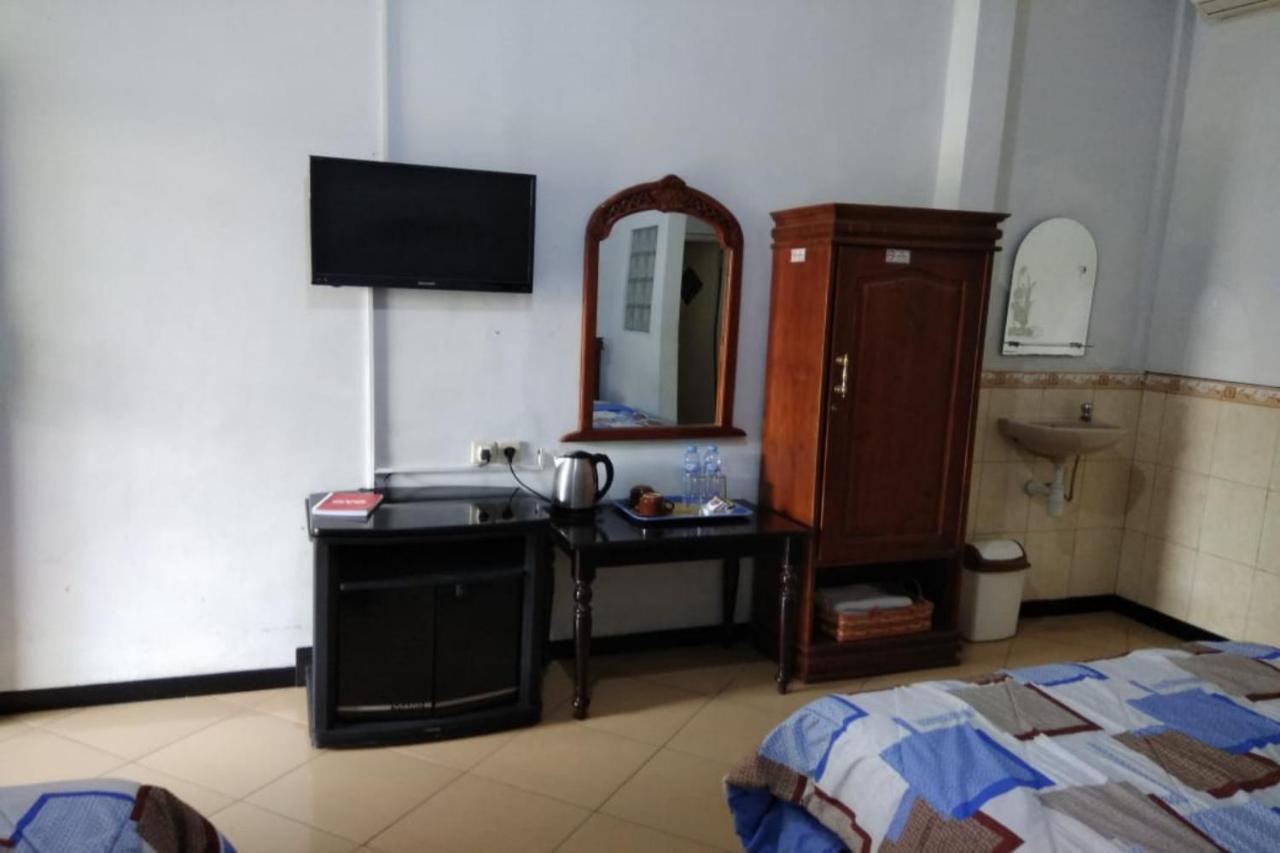 OYO 2671 Wisma Djaja Syariah Bojonegoro Bagian luar foto