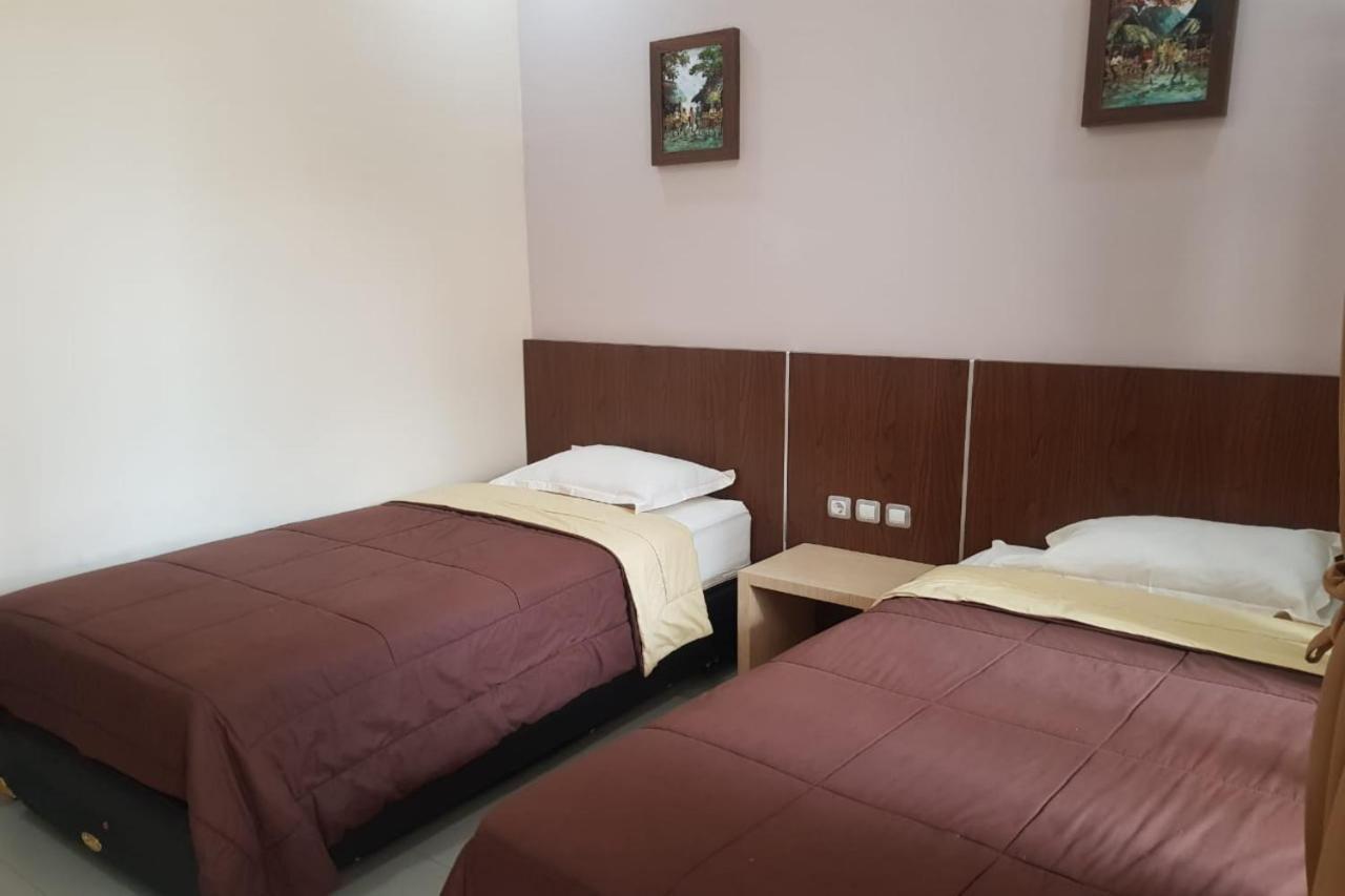 OYO 2671 Wisma Djaja Syariah Bojonegoro Bagian luar foto