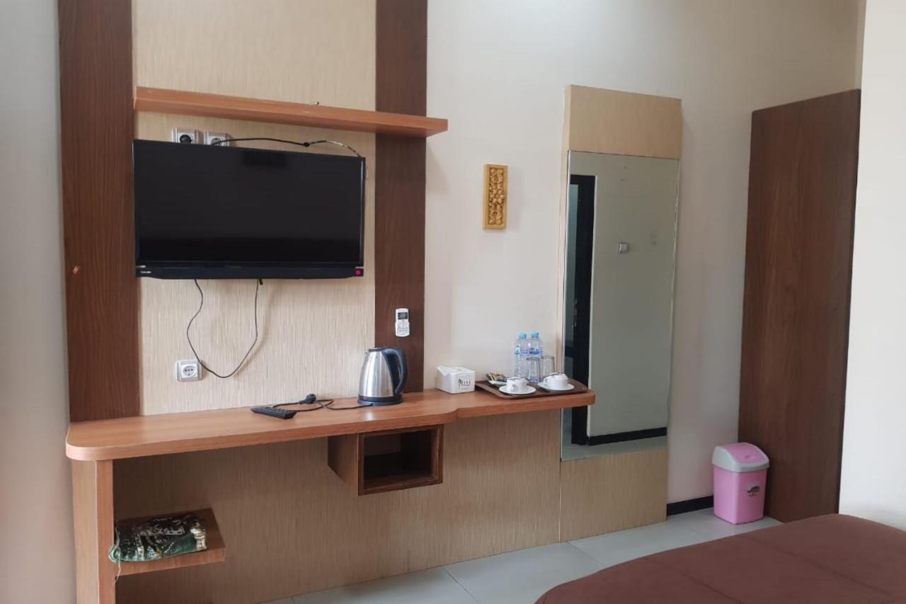 OYO 2671 Wisma Djaja Syariah Bojonegoro Bagian luar foto