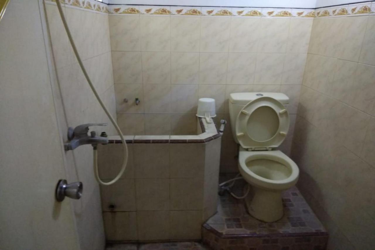 OYO 2671 Wisma Djaja Syariah Bojonegoro Bagian luar foto