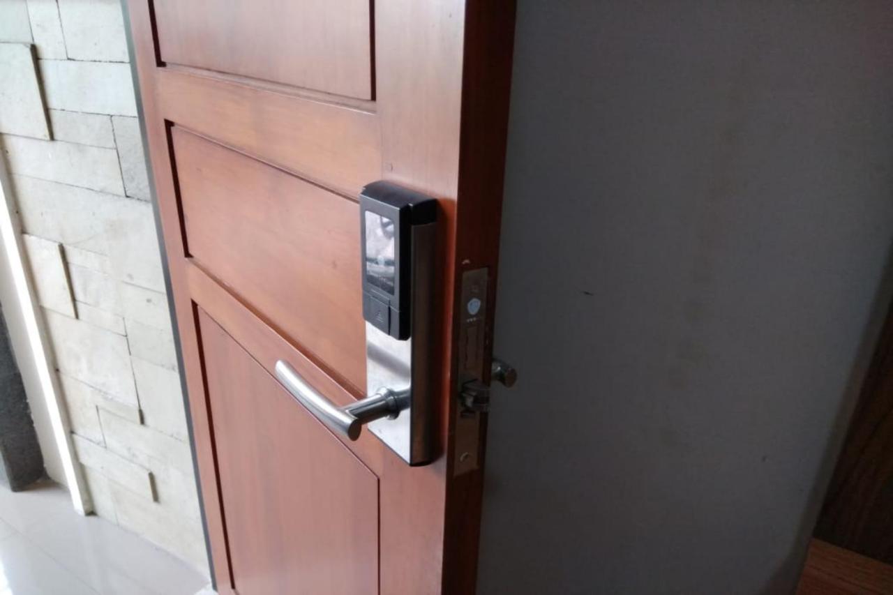 OYO 2671 Wisma Djaja Syariah Bojonegoro Bagian luar foto